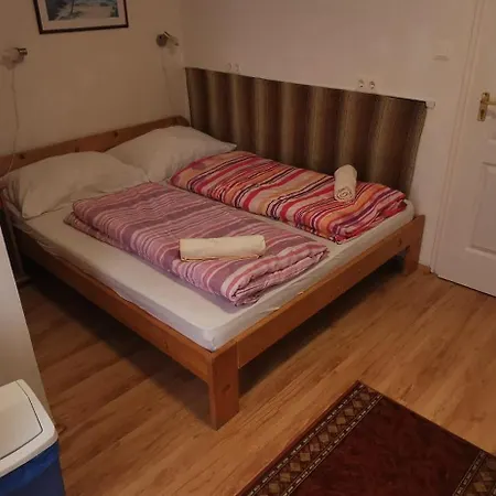 بيت ضيافة Balaton Panzio 3*