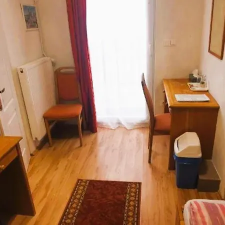 Πανσιόν Balaton Panzio 3*